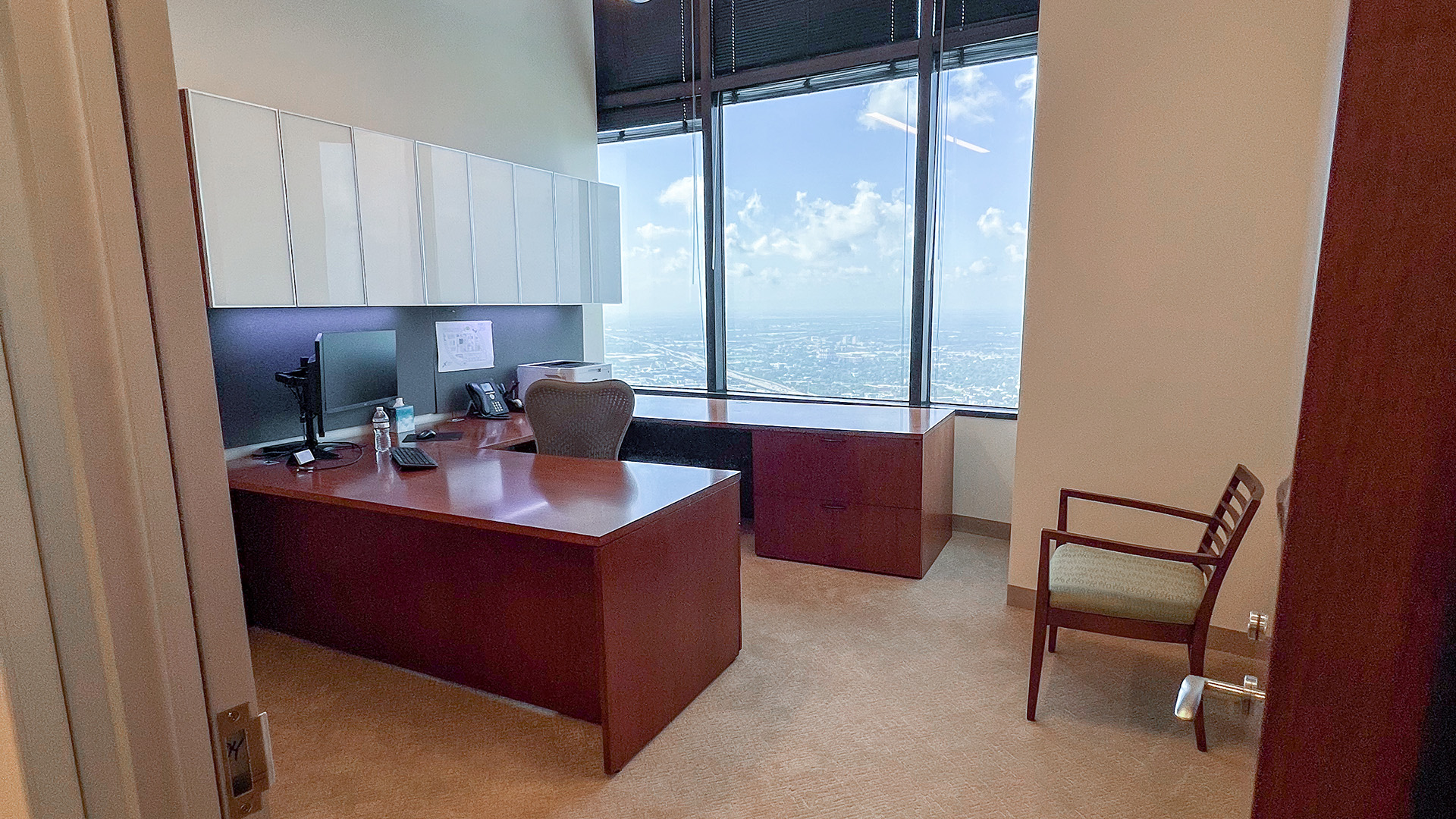 1000 Louisiana St Private Office Hero Photo